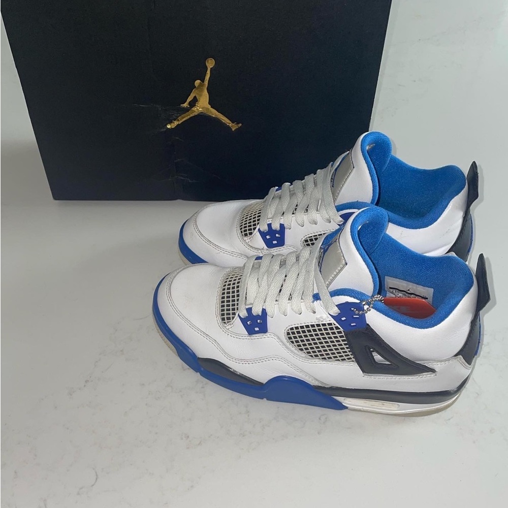 Retro Jordan 4 ‘Motorsport’